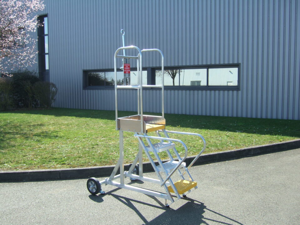 ESCABEAU- TRACTABLE-4 MARCHES-HAUTEUR-1000